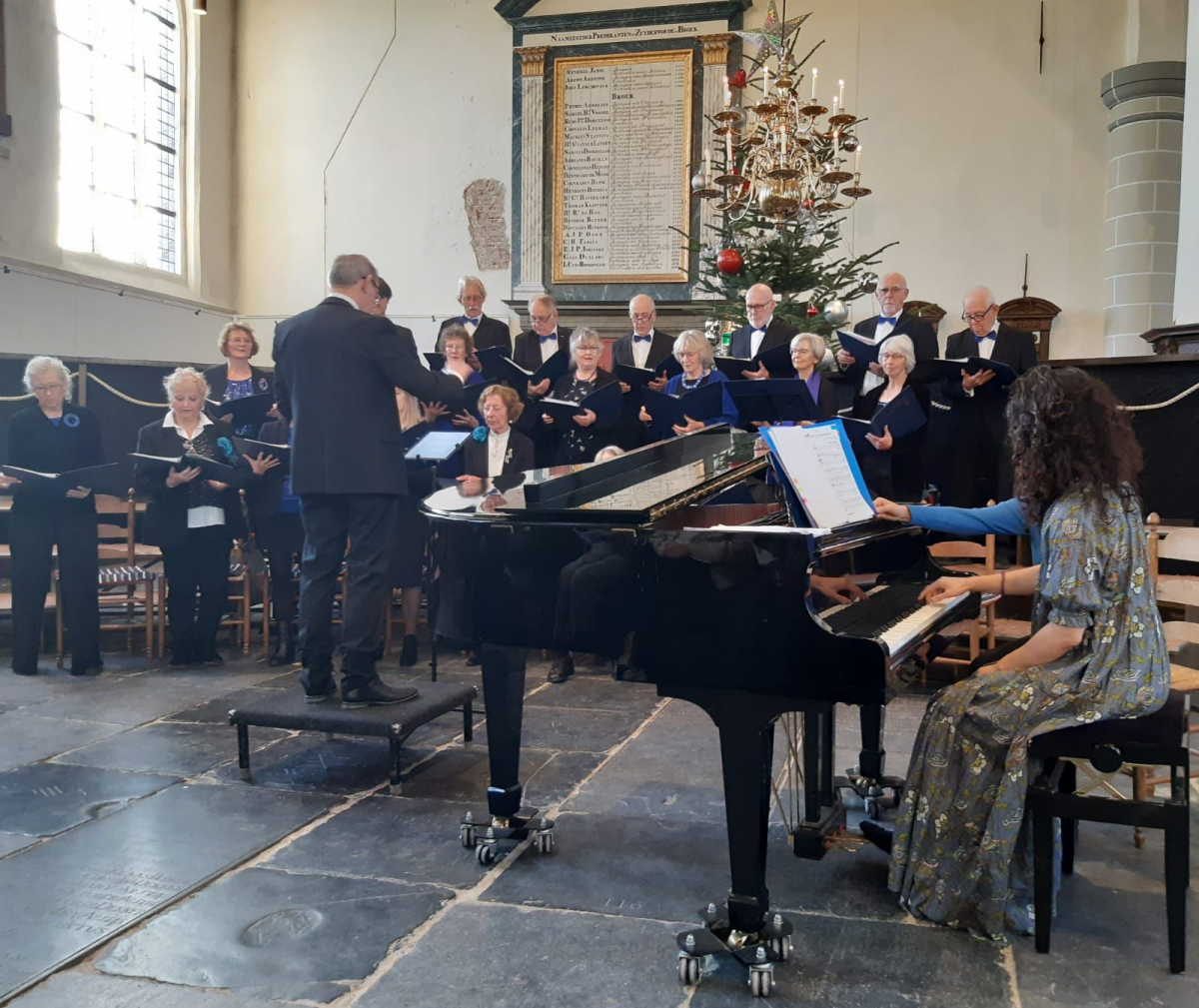 2 Kerstconcert Gemengd Koor Broek in Waterland, piano: Isabel Negrín López